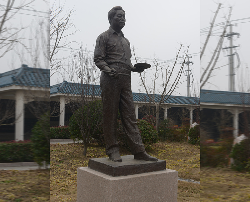 雕塑作品 喻繼高像、青銅高2.3米、安放地點：喻繼高紀(jì)念館
