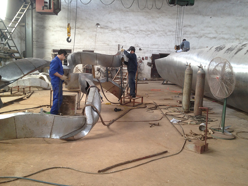 雕塑作品《啟》江蘇師范大學(xué)加工現(xiàn)場(chǎng)